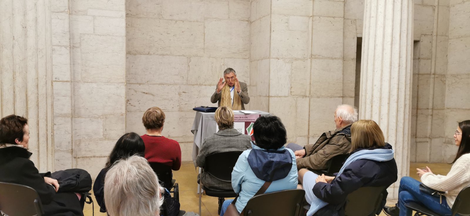 Conférence au Péristyle