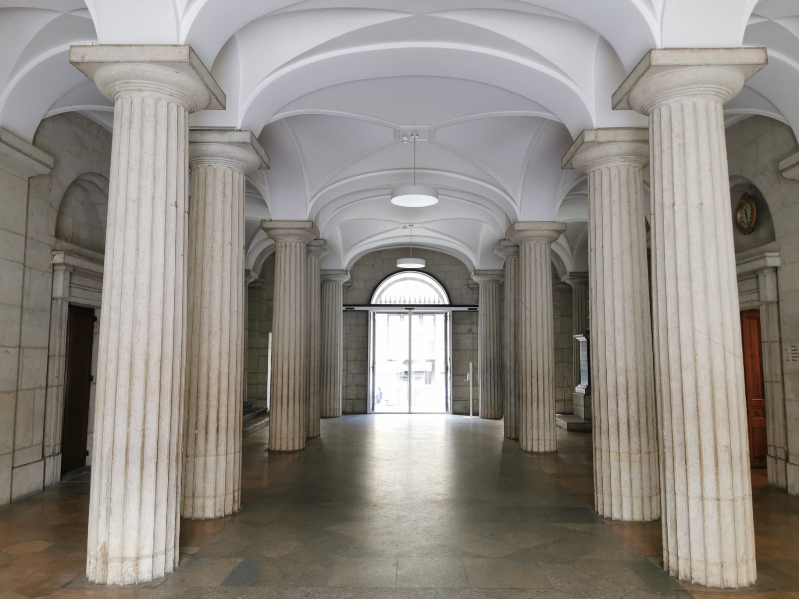 Péristyle de l’Hôtel de Ville de Neuchâtel