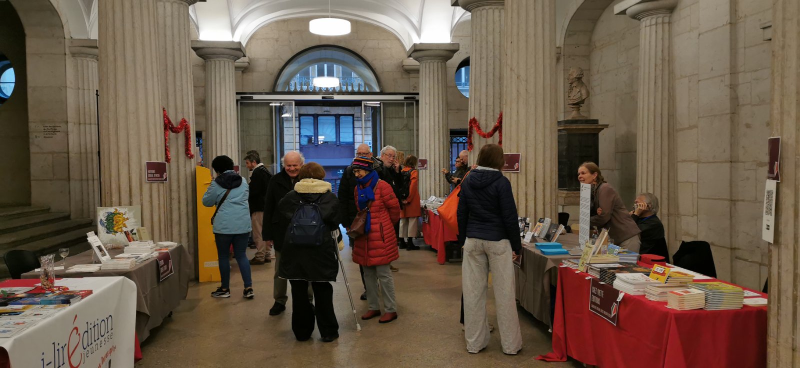 Stands d’éditeurs au Salon